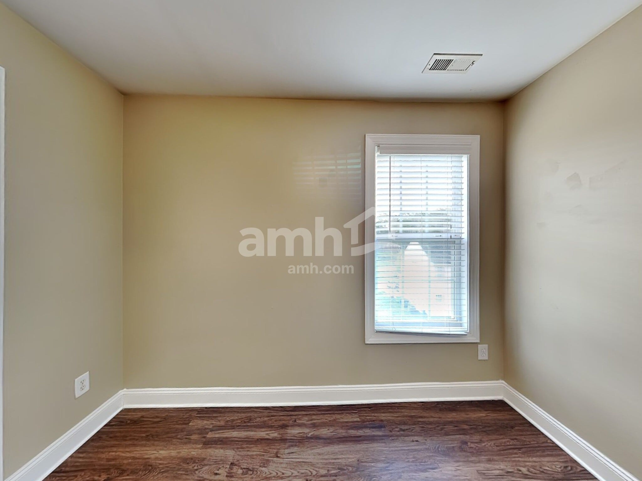 Building Photo - 3128 Skycrest Dr