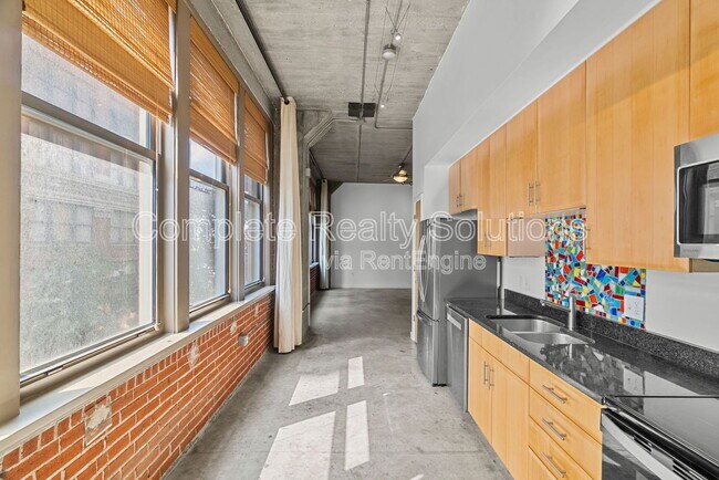 Building Photo - 1635 Washington Ave