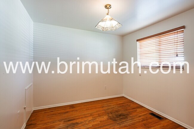 Building Photo - 938 Lowell Ave S