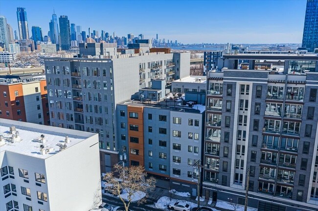 Building Photo - 424 Whiton St