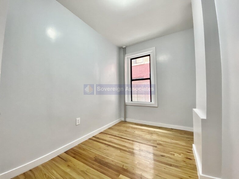 Building Photo - 24 Thayer St