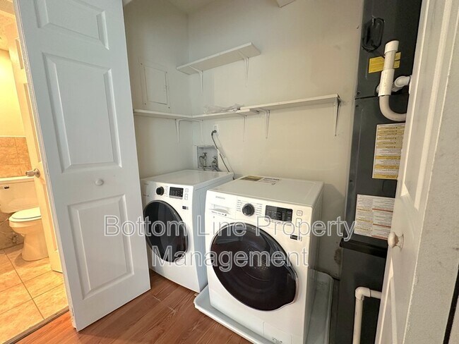 Building Photo - 6925 Stonington Ln
