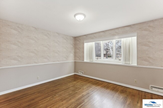 Building Photo - Beautiful 2,961 Sqft home in a Great Neighborhood!!