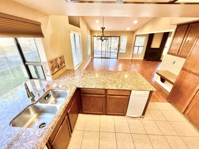 Building Photo - 3520 Pleasant Knl Dr