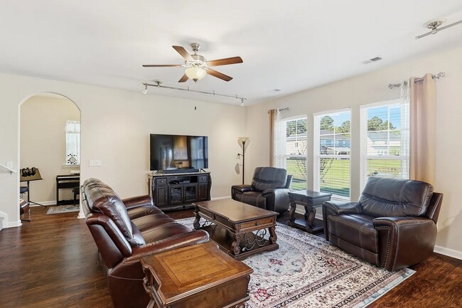 Building Photo - 225 Willow Point Cir