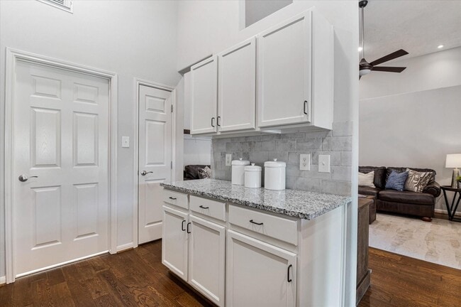 Building Photo - 5830 Whitwell Dr