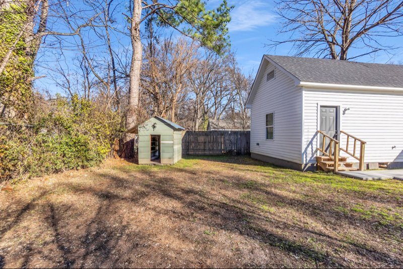 Building Photo - 857 Pope St