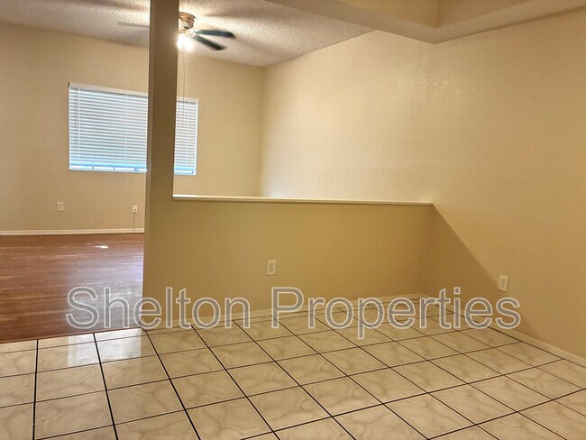 Building Photo - 170 E Guadalupe Rd