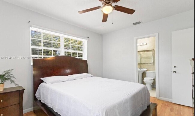 Building Photo - 18830 NW 7th Ave