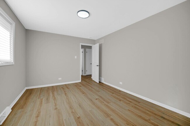 Building Photo - 14500 Van Buren St
