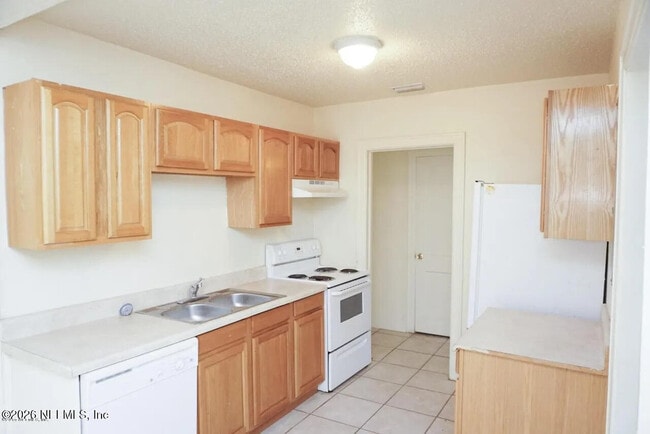 Building Photo - 7545 Wilder Ave