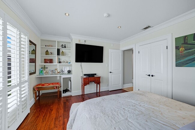 Building Photo - Fully Furnished 3 Bed 2.5 Bath Single Fami...