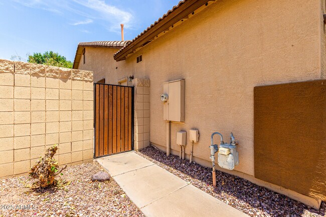 Building Photo - 3704 E Wyatt Way