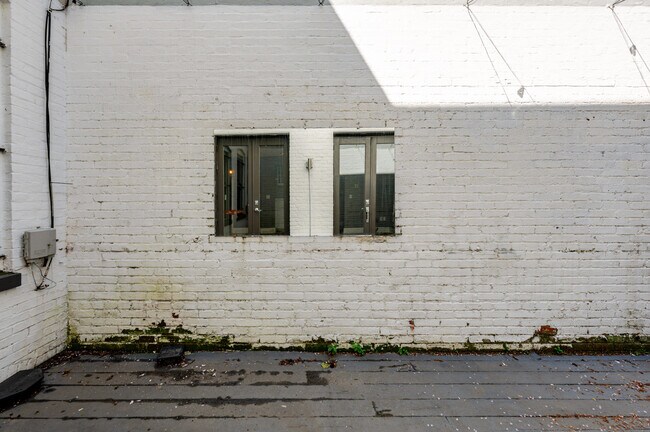 Building Photo - 938 O St NW