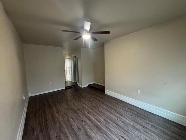 Building Photo - 601 Chicago Ave