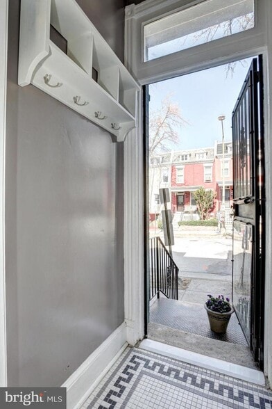 Harvard Street Entrance - 776 Harvard St NW