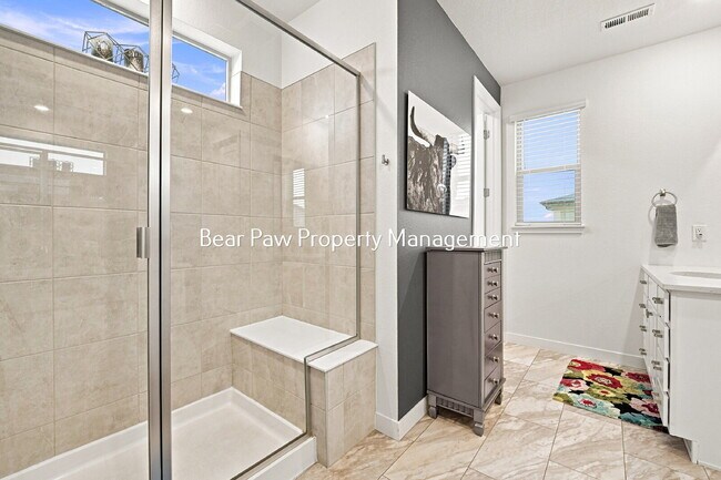 Building Photo - "Discover Spacious Elegant House in Morrison!