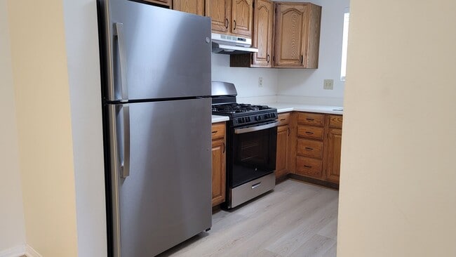 Building Photo - Gorgeous Fully Remodeled Condo