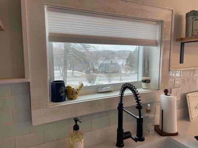 Building Photo - 220 ME-133