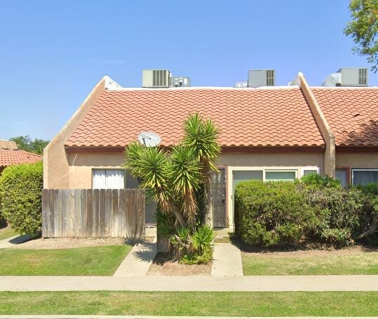 Primary Photo - 912 W Cameron St