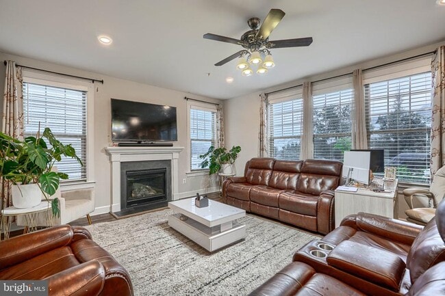 Building Photo - 7142 Starmount Ct