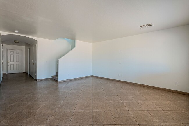 Building Photo - 4 Bedroom home for rent