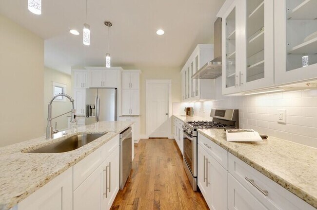 Building Photo - 1332 Lischey Ave