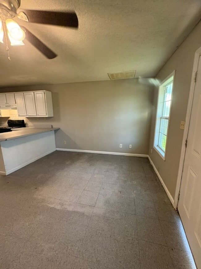 Building Photo - Renovated 3 Bedroom 2 Bath Home for Rent!