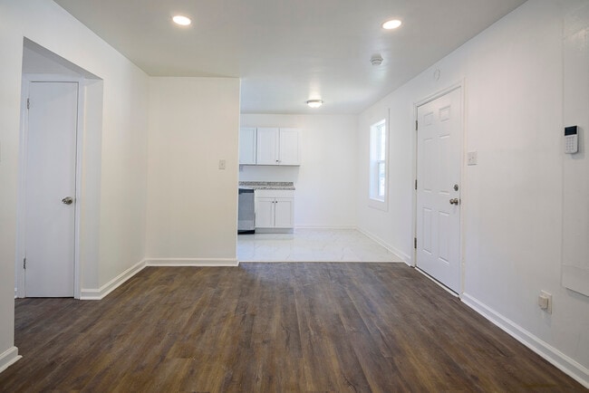 Building Photo - 1701 N Linwood Ave