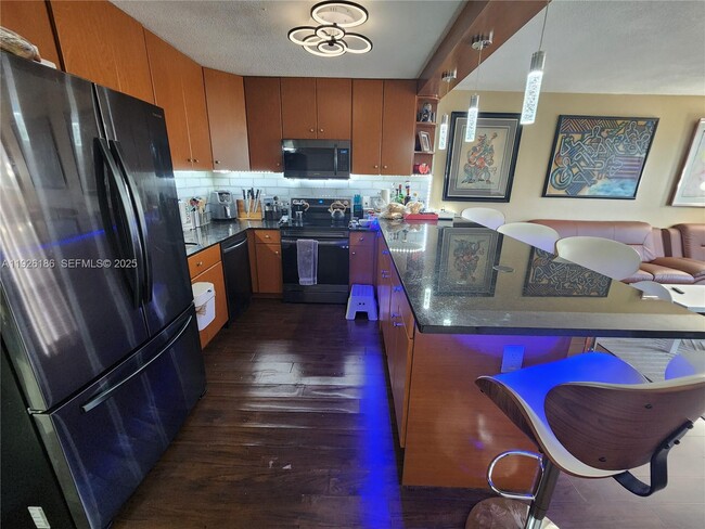 Building Photo - 2801 NE 183rd St