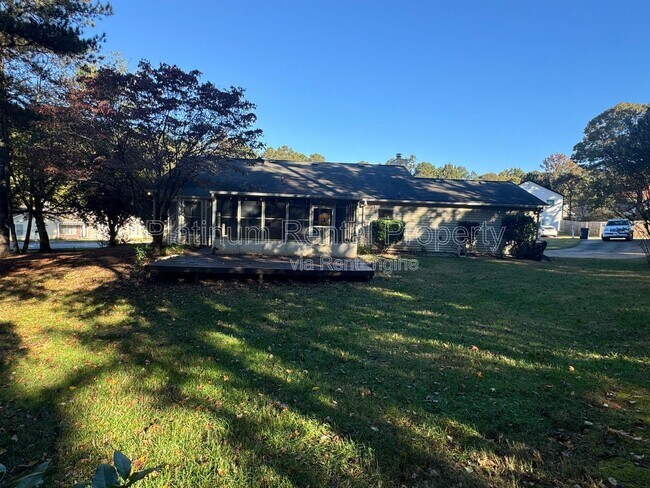 Building Photo - 335 Charlyne Way