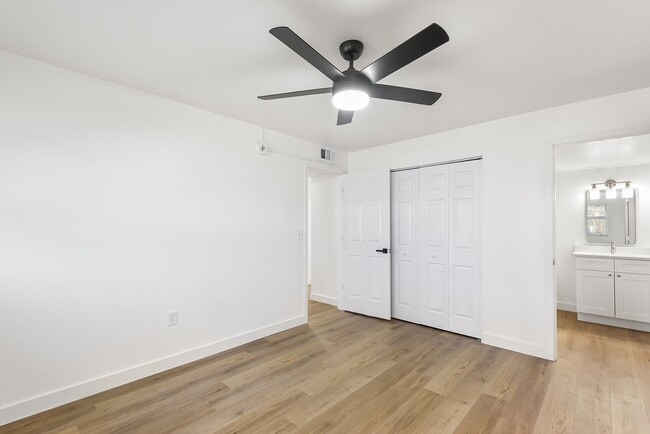 Building Photo - TWO BEDROOM APARTMENT AVAILABLE!