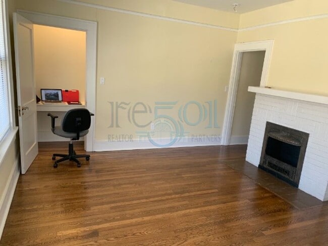 Building Photo - Newly Renovated Immaculate Apartment In Hillcrest!!!!! Just Blocks from UAMS!!