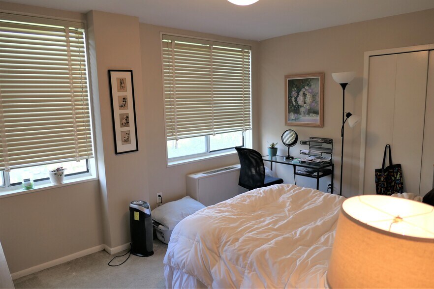 Building Photo - 6631 Wakefield Dr