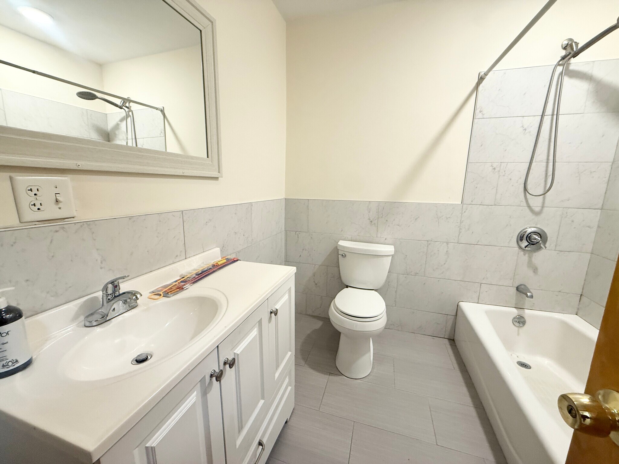 Building Photo - 149 Hillside St