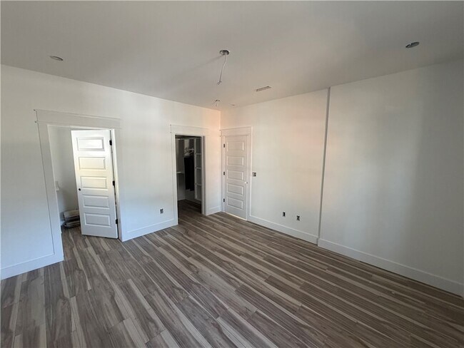 Building Photo - 906 N Sang Ave