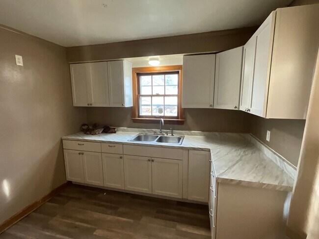Building Photo - Charming Three-Bedroom Single-Family Home with Ongoing Updates