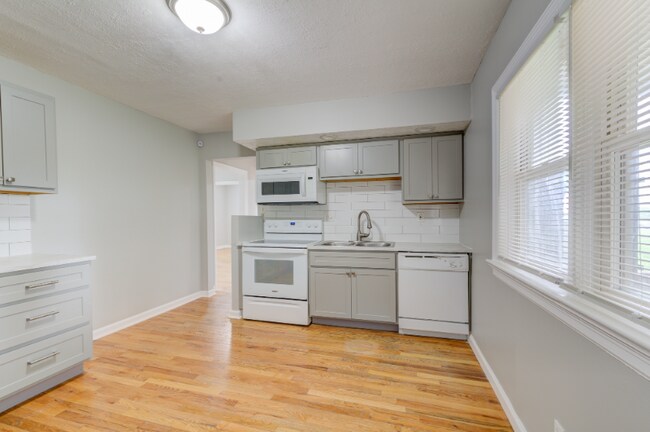 Building Photo - 3632 San Jose - Coming soon