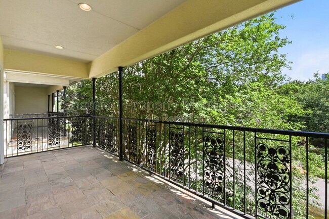 Building Photo - 4424 Blossom St