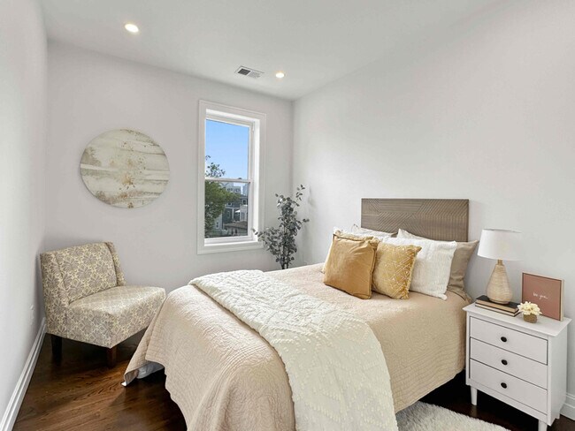 Building Photo - 2 Webster Ave