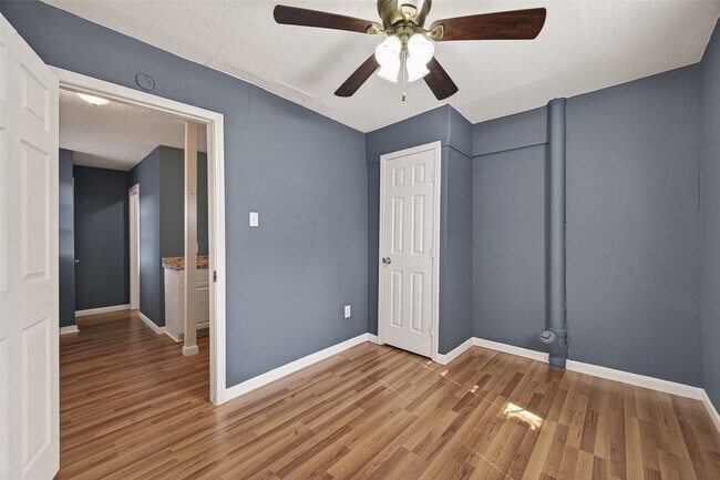 Building Photo - 216 Burr St