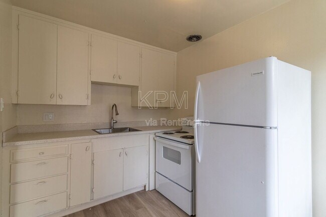 Building Photo - 3814 N California St