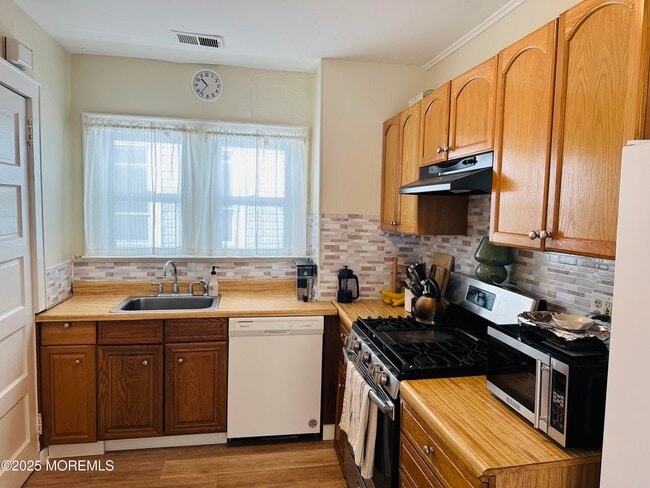 Building Photo - 213 Park Pl Ave