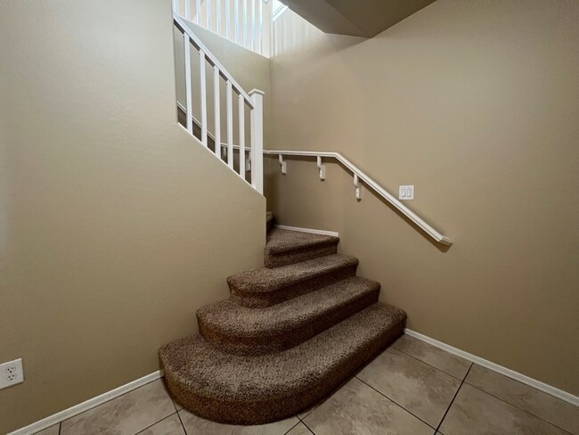 Building Photo - 3871 E Edna Dr