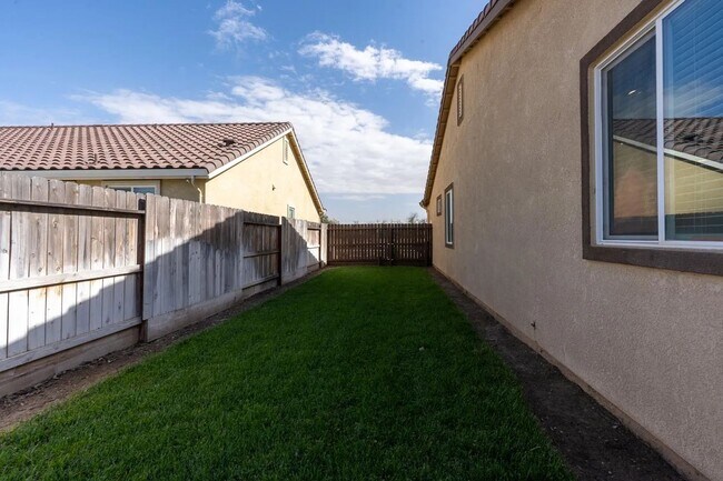 Building Photo - 636 Lamoglia St