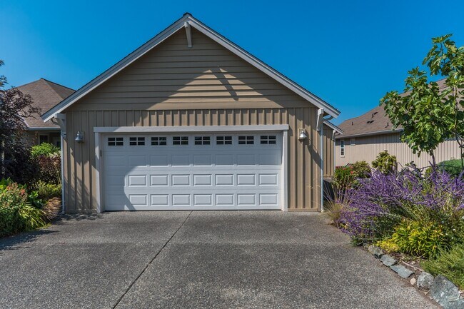 Building Photo - 2 Bed 2 Bath Single-Level Home (55 & over Community) Landscaping Included