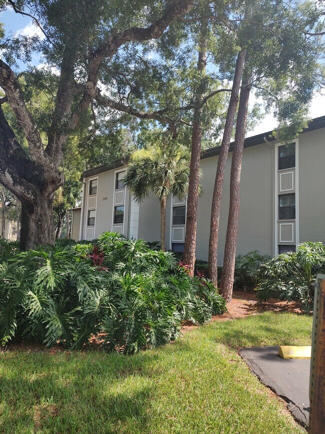 Building Photo - 3399 Mermoor Dr