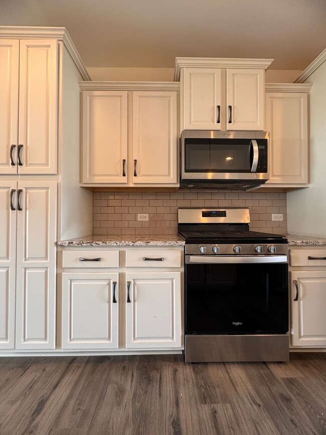 Building Photo - 4BR 2.5Bath Beauty in High Point
