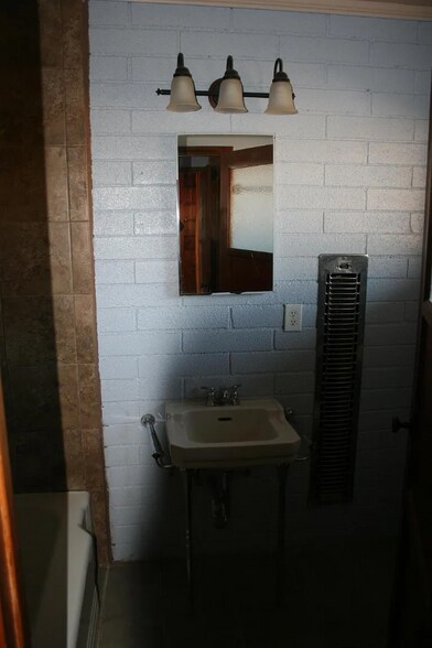 Building Photo - 21049 Ocotillo Way