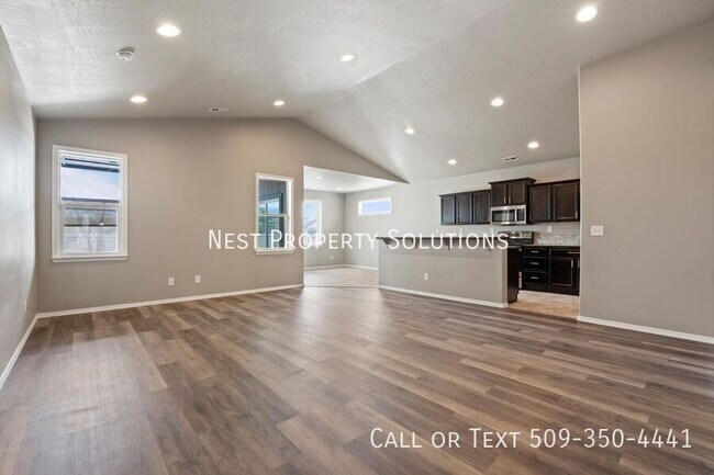 Building Photo - 558 S Lakeland Dr